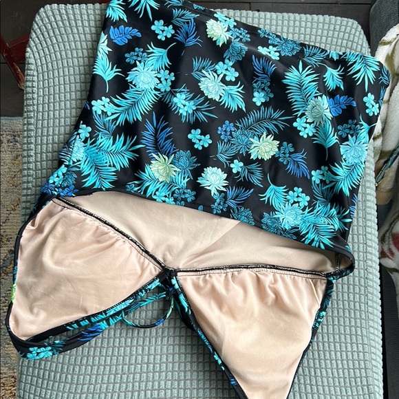 Floral Halter tankini top - Picture 2 of 5